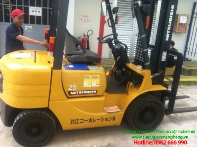 Xe Nâng Hàng Misubishi 2,5 Tấn